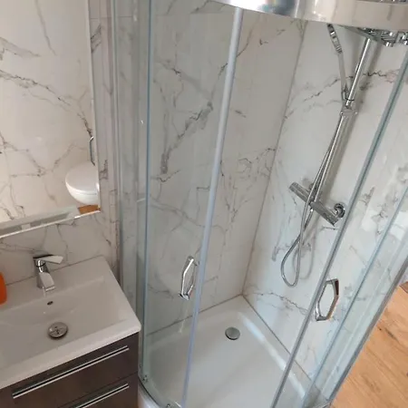 Sleep In Center Apartment *