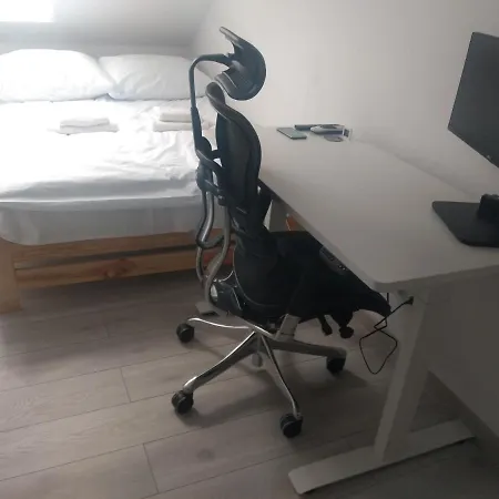 Apartment Sleep In Center *