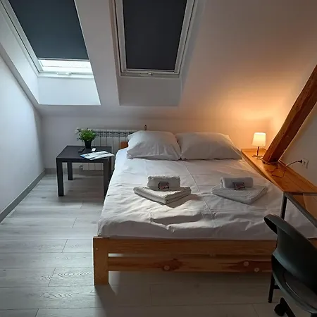 Apartment Sleep In Center *